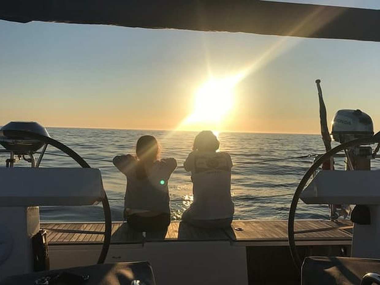 "Cascais Luxus Sonnenuntergang Private 2-stündige Kreuzfahrt mit einem Begrüßungsgetränk in Portugal", photo 5
