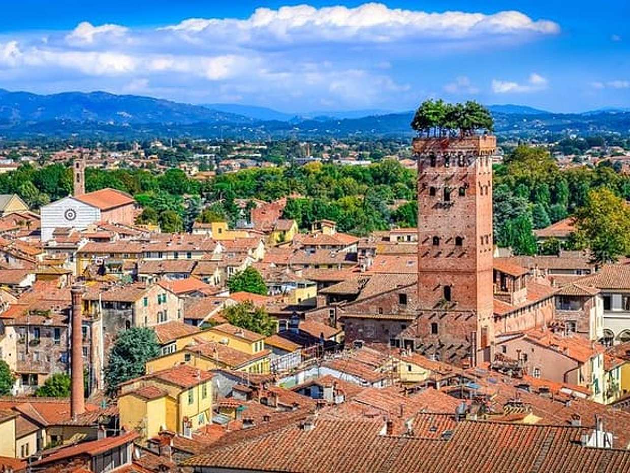 Full-Day Private Pisa and Lucca Tour from Florence