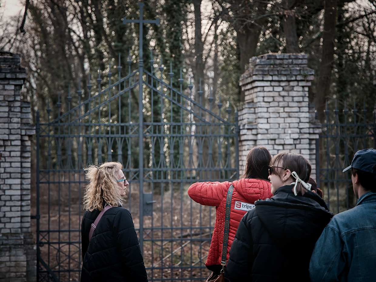 Psychiatrie-Tour & Verlassener Friedhof in Tschechien
