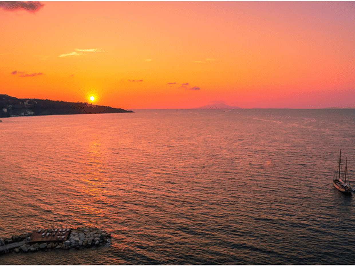 Boat tour to discover Capri kissed by the light of the sunset from Sorrento - maximum 12 people, photo 5