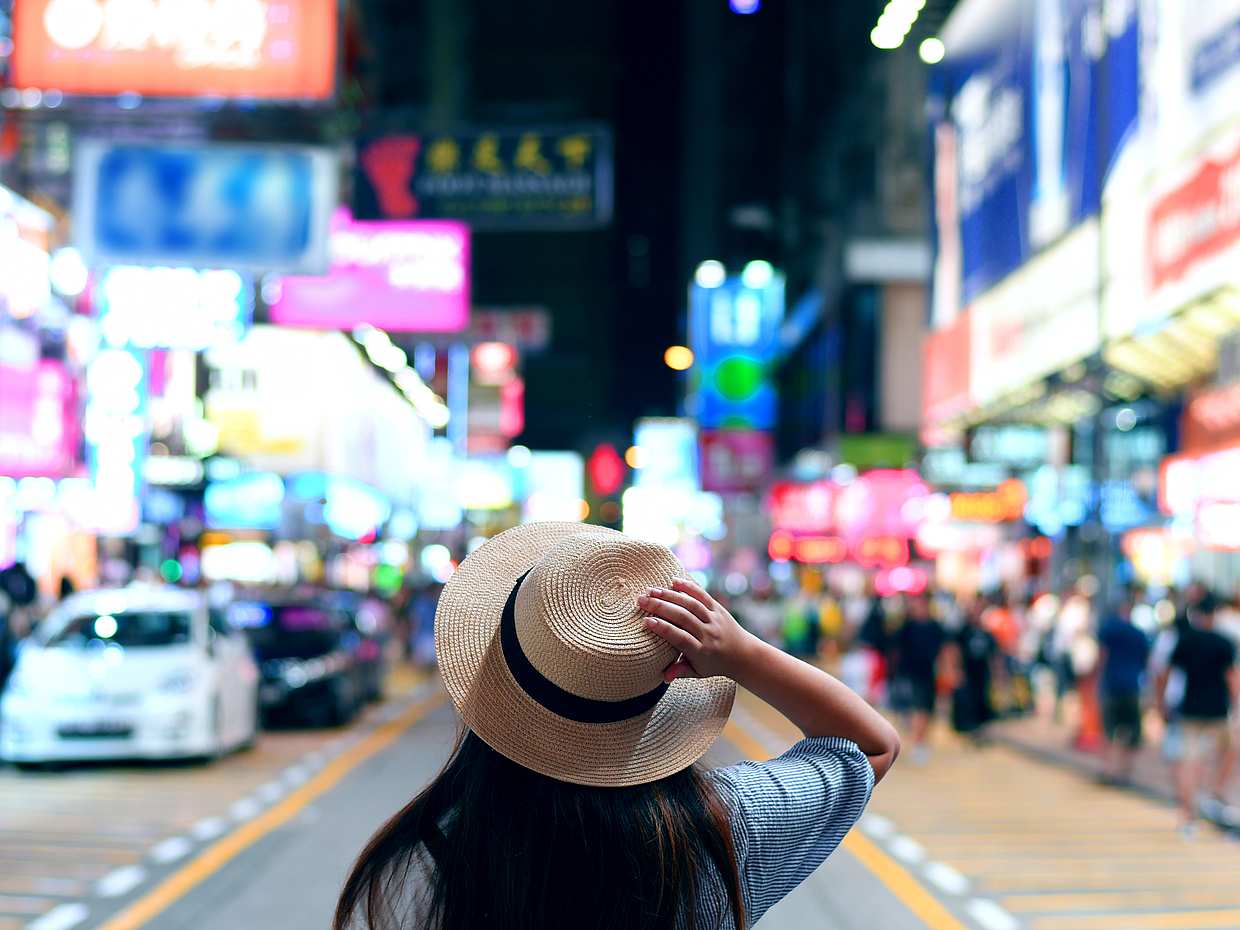 Private Kowloon Street Food and Culture Tour in Hong Kong