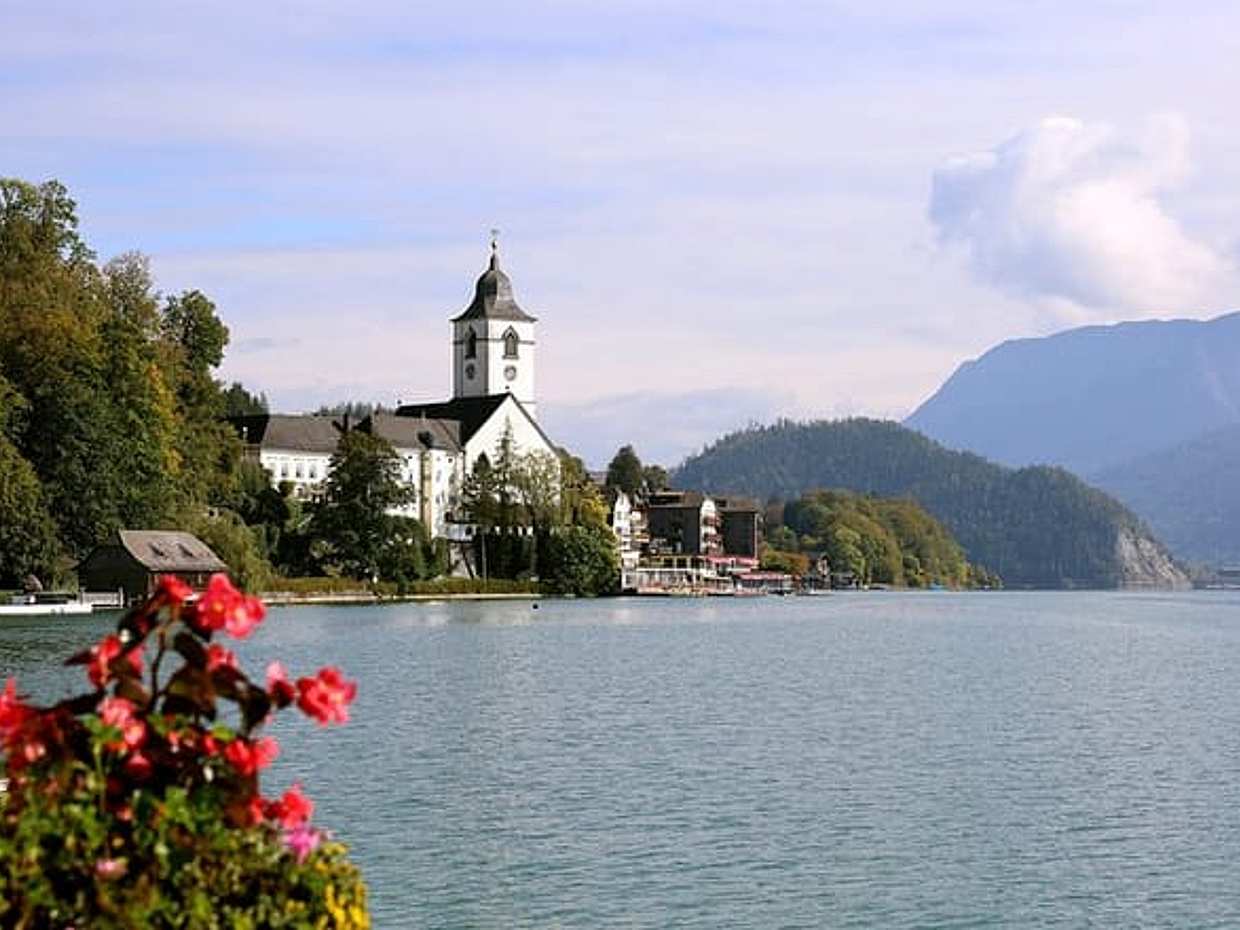 Private Tour Salzburg - St. Gilgen - Hallstatt with Local Driver in Austria, photo 2