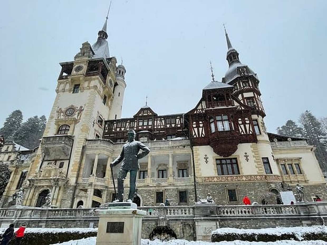 Peles and Cantacuzino Castles Small Group Day Tour from Brasov in Romania, Brașov, photo 5