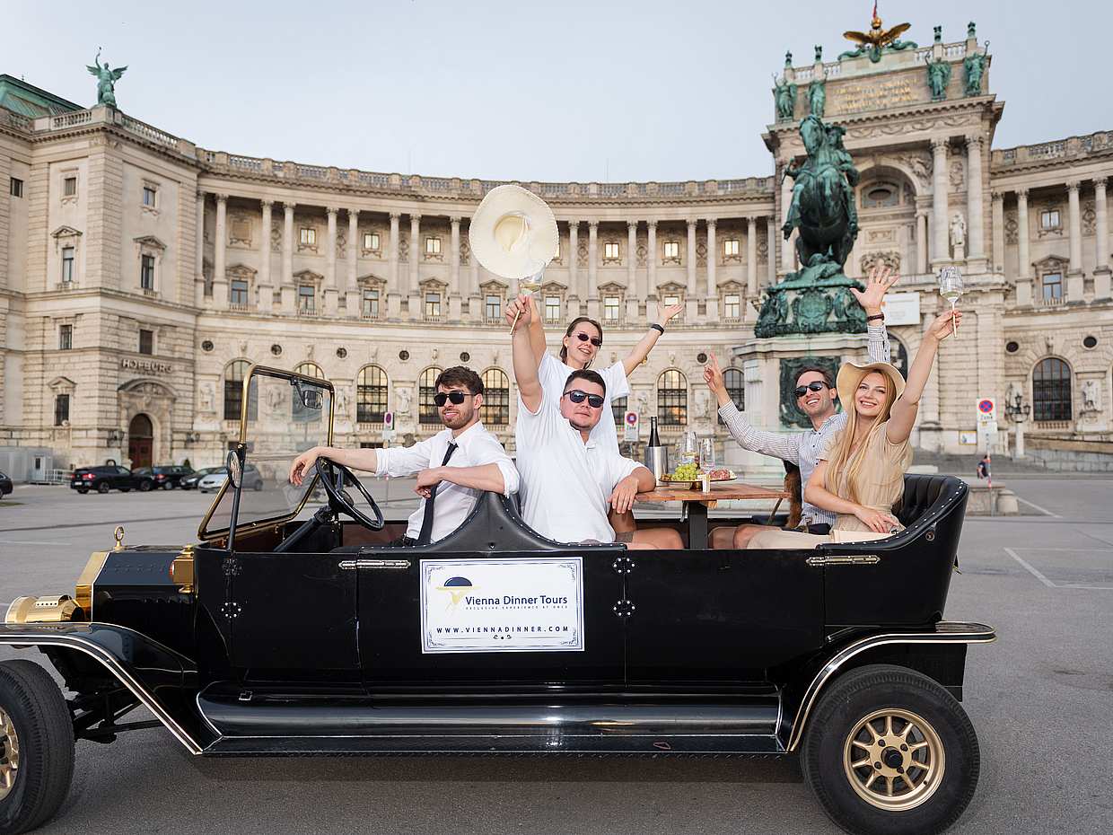 Wien Weinprobe-Erlebnis in einem klassischen Oldtimer in Österreich, photo 4