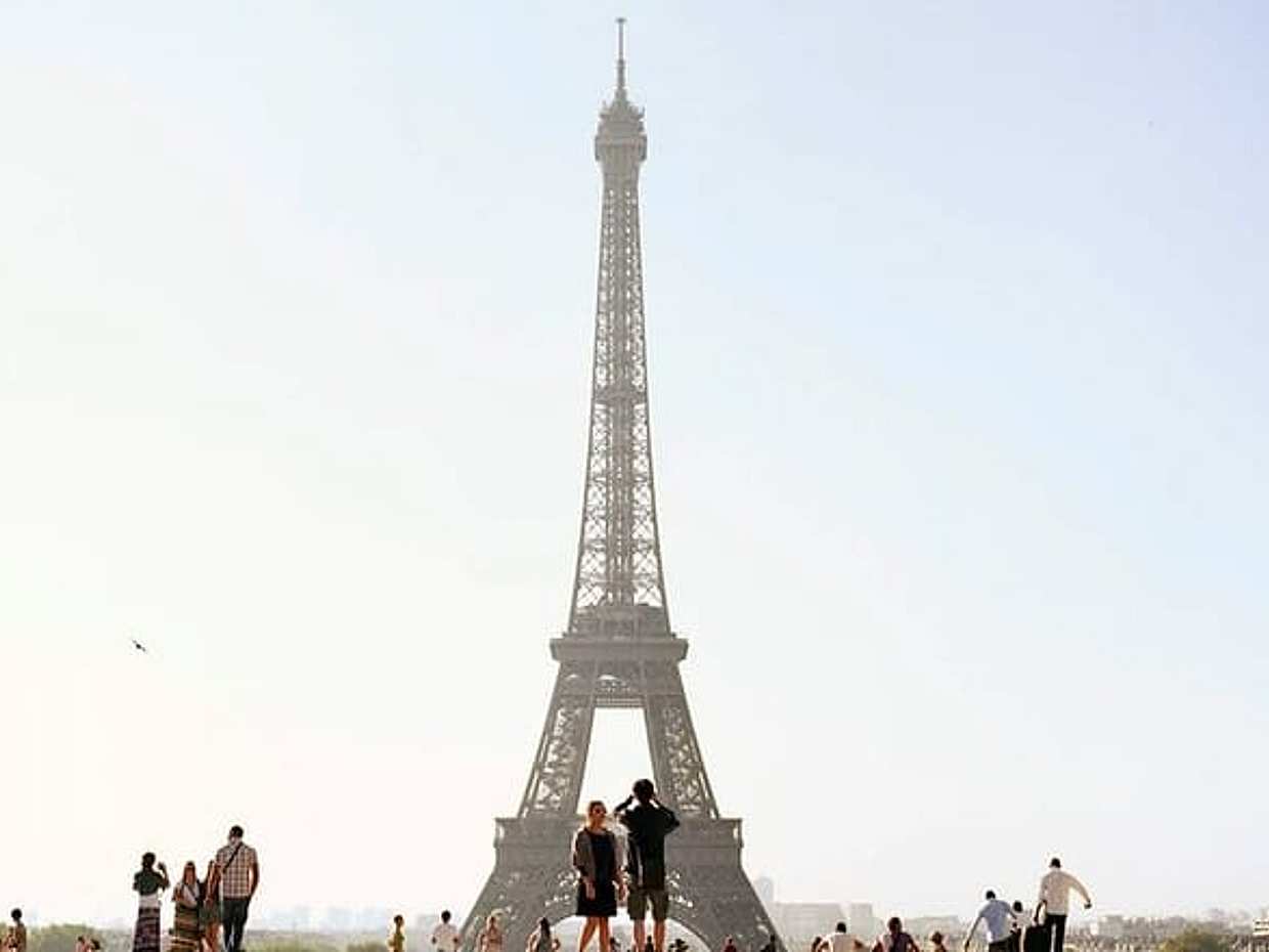 Full Day Tour Giverny, Versailles & Eiffel with Private Pick up