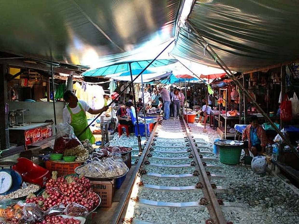 Railway & Floating Market Tour with Paddle Boat Ride, photo 4