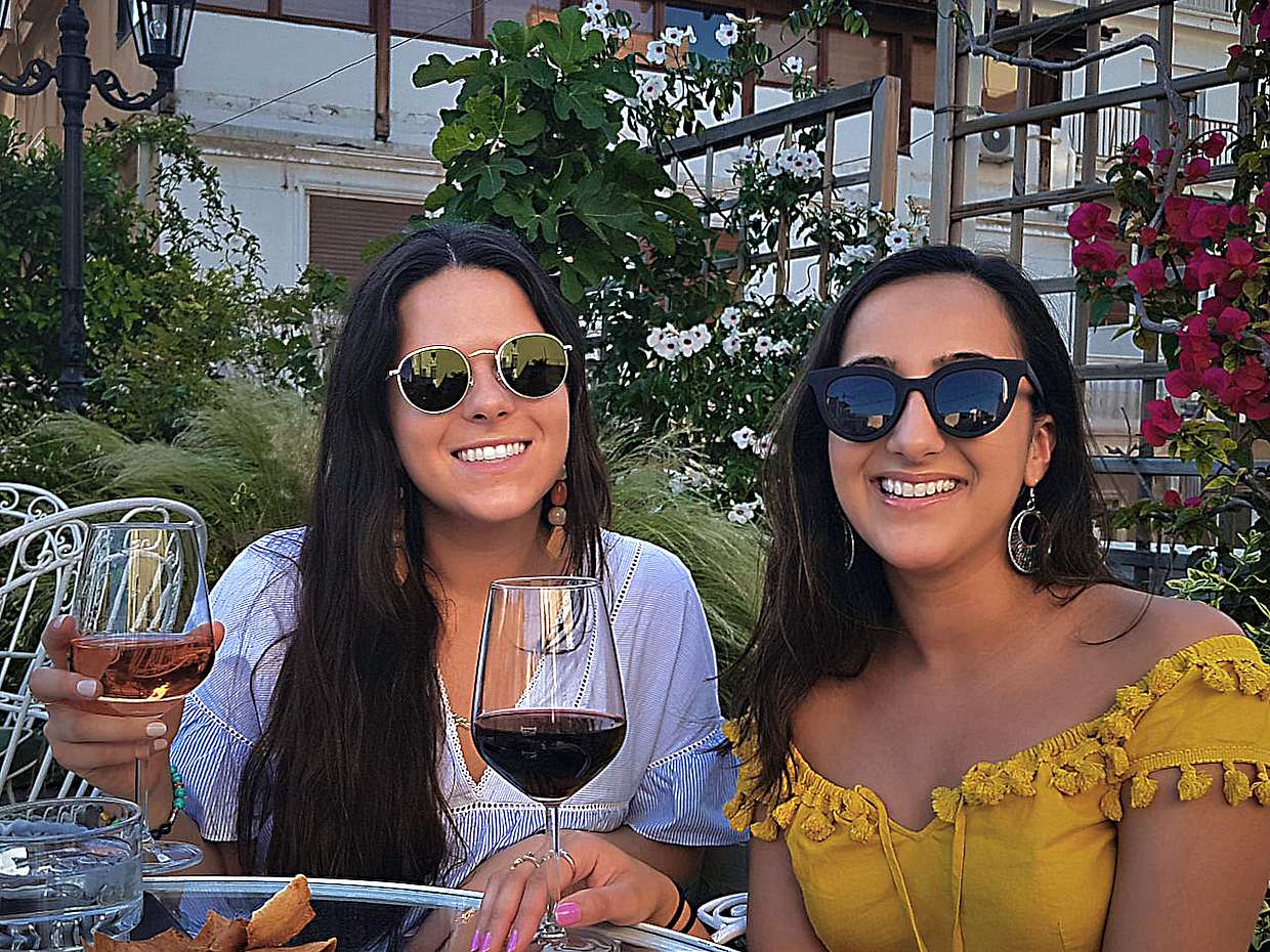 "Vinho & Destilados | Prova & Caminhada Noturna em Atenas, na Grécia"