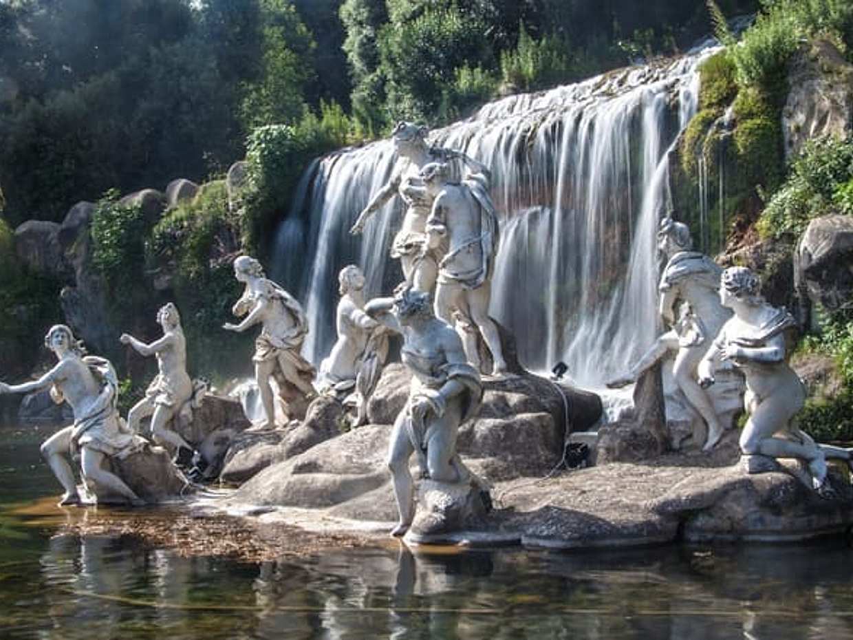 Tour of the Royal Palace of Caserta and afternoon shopping from Naples