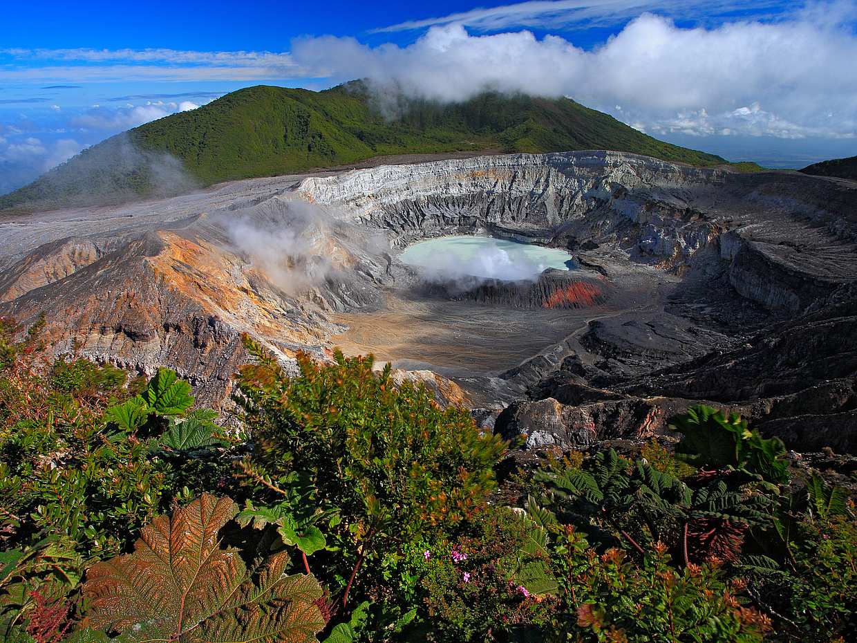 Volcán Arenal y aguas termales de Baldi desde San José en Costa Rica, San José., photo 2