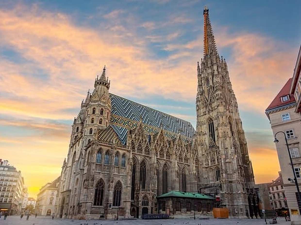 Private Day Tour from Prague to Vienna, English Speaking Driver in Czechia, photo 3