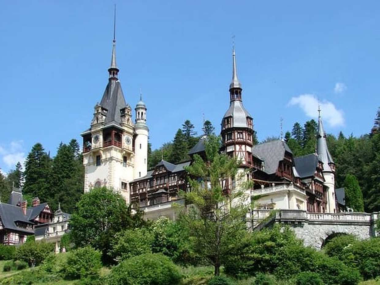 Peles and Cantacuzino Castles Small Group Day Tour from Brasov in Romania, Brașov, photo 4