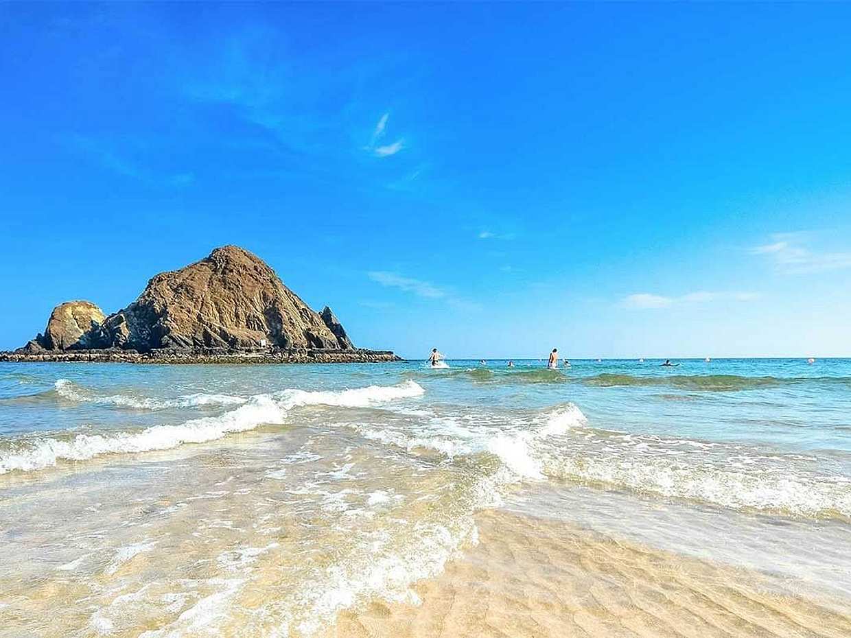 Khor-Fakkan-Tagesausflug mit Fujairah Beach, AI-Suhub Rest House, Khorfakan-Wasserfall & historischem Dorf ab Dubai in den Vereinigten Arabischen Emiraten
, photo 3