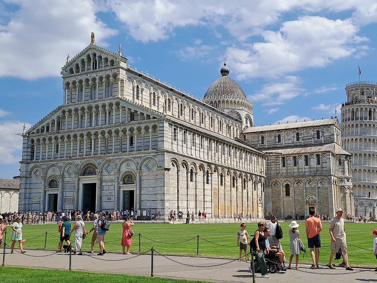 Bezoek aan het veld der wonderen en beklimming van de scheve toren in Pisa, Italië, photo 2