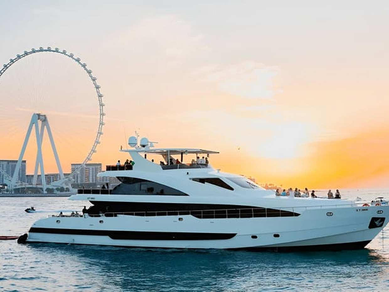 Dubai Marina Superyacht Cruise with DJ, Live Cooking and Pool, photo 4