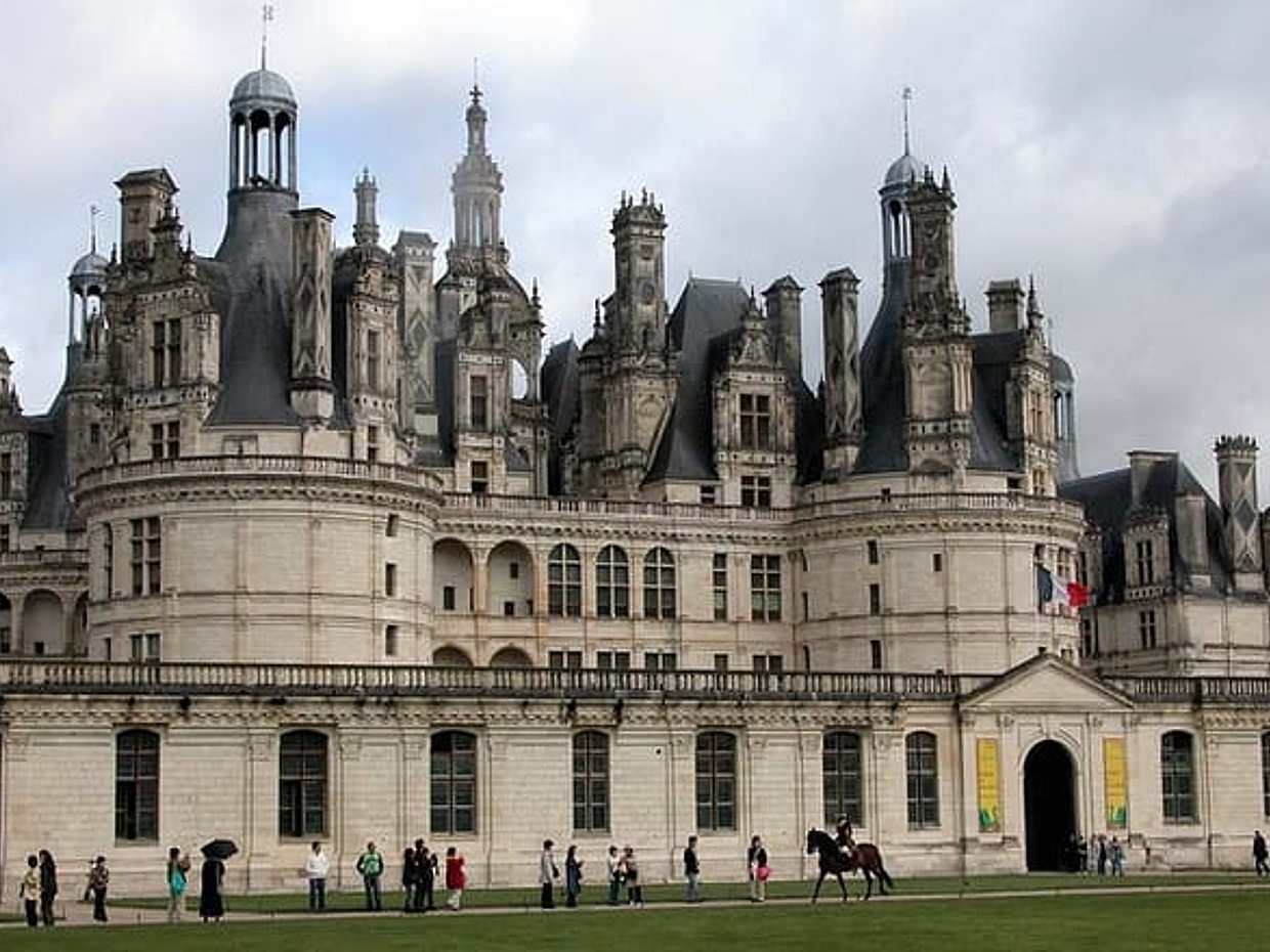 Loire Valley Castles VIP Private Tour: Chambord, Chenonceaux, Amboise