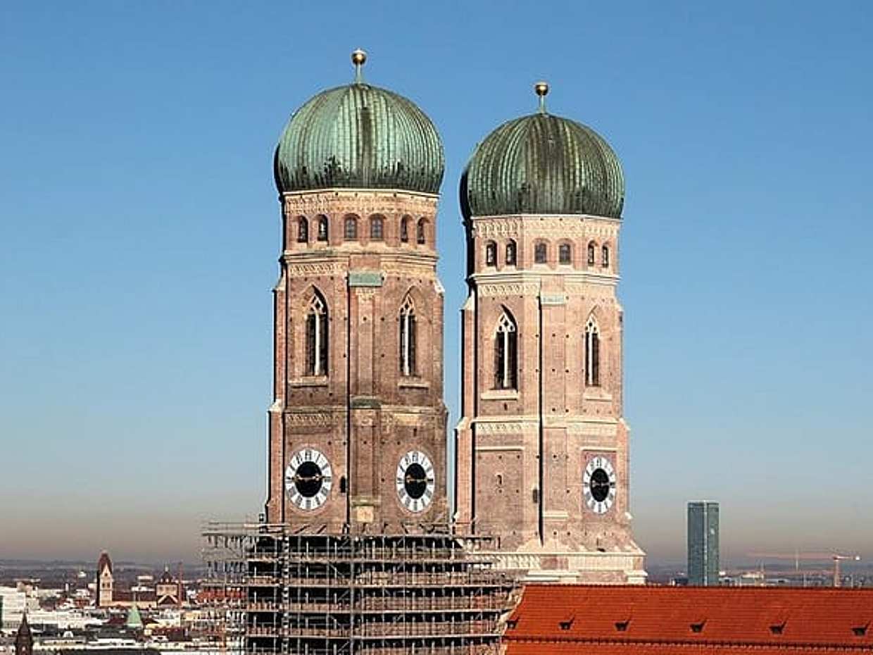 Munich Essentials - English Garden, Marienplatz & Royal Residenz, photo 2