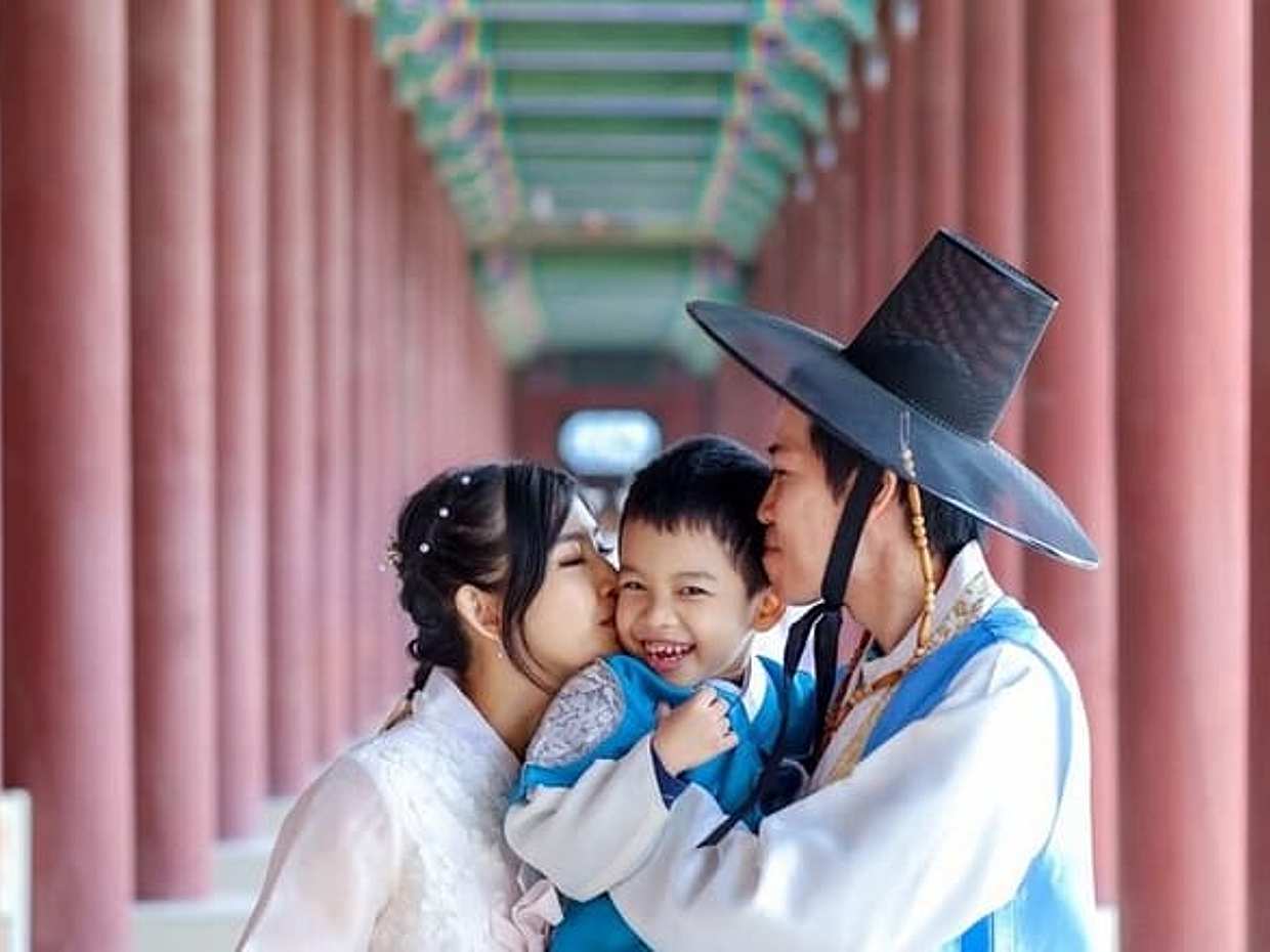 Seoul Private Hanbok Photo Tour Perfect for Families and Groups in South Korea, photo 4