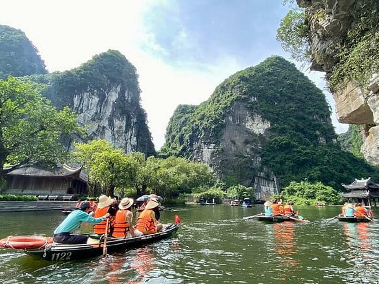 Luxury Ninh Binh Tour: Hoa Lu, Trang An & Mua Cave From Hanoi in Vietnam, Hà Nội, photo 5