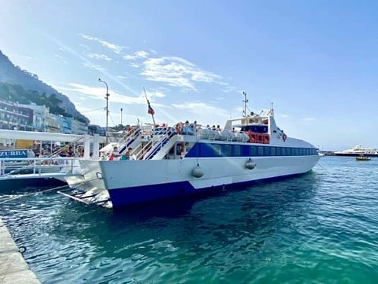 Ischia: Boat tour of the Island + stop in Sant'Angelo