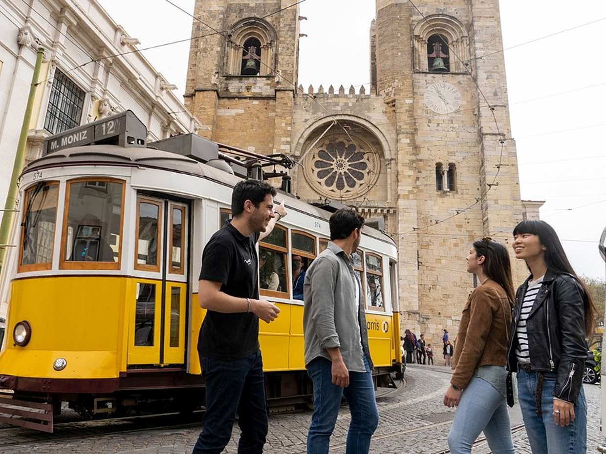 Three in One: Lisbon Helicopter Flight, Sailing Trip and Walking Tour, photo 2