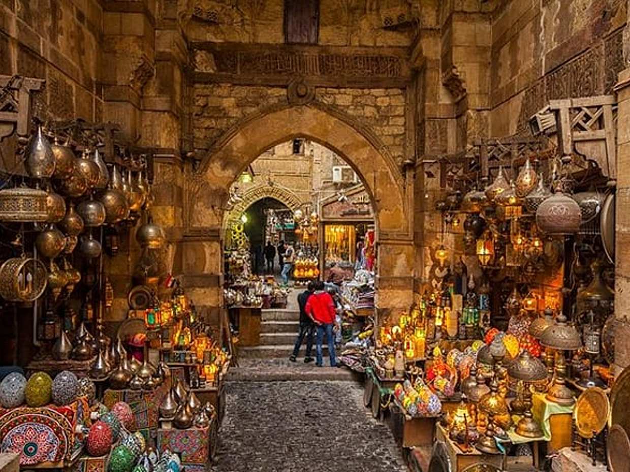 Private Tour To Pyramids, Sphinx, Egyptian Museum and Bazaar including Lunch