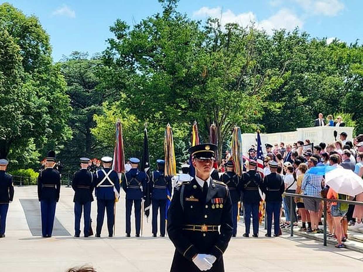 Private Washington DC Grand Tour with Changing of the Guard Ceremony.