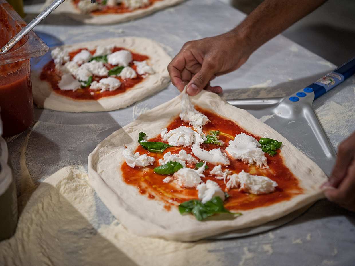 Authentic Neapolitan Pizza Making Experience in Sorrento, Italy