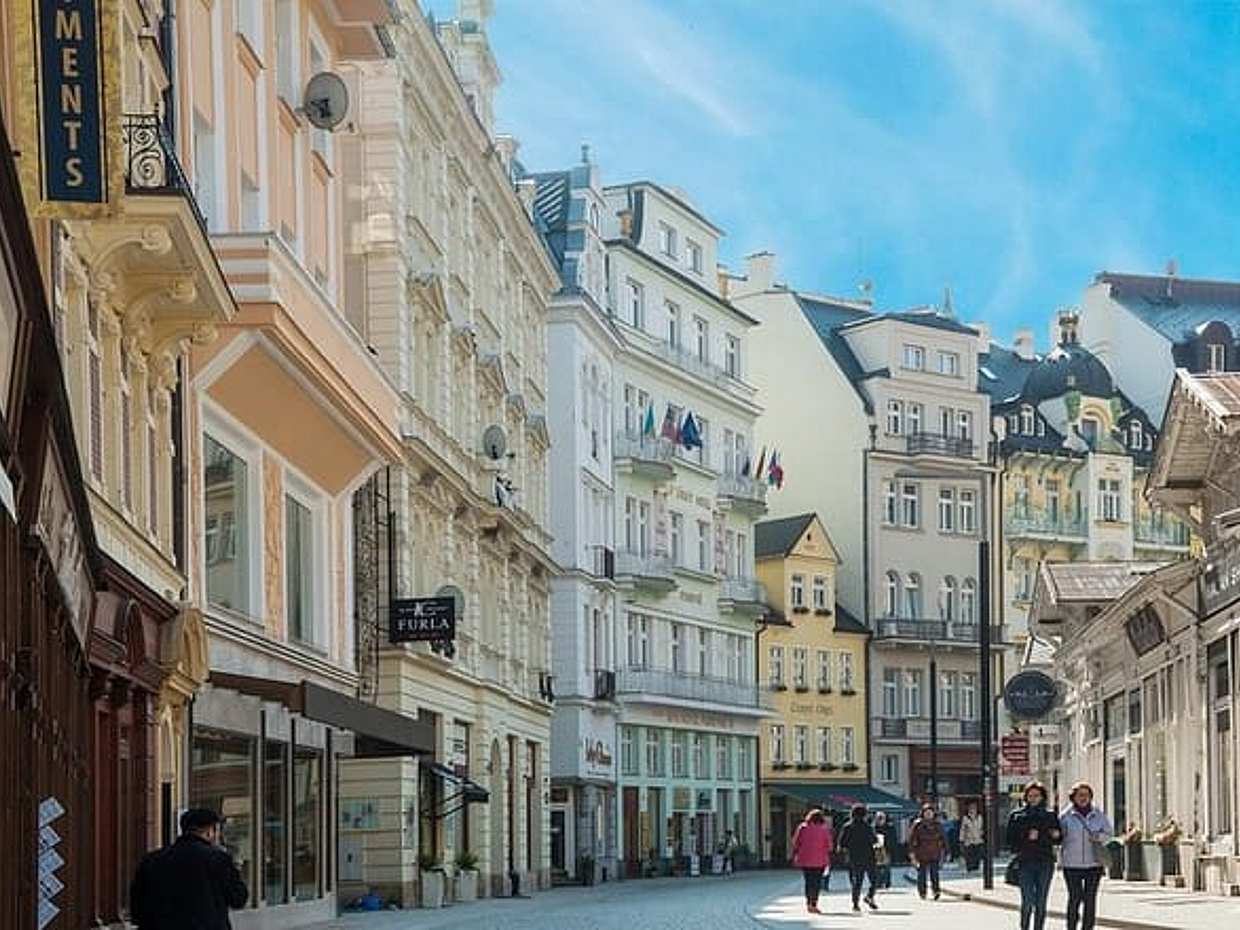 Private Transfer from Prague to Karlovy Vary, English-speaking driver, photo 3