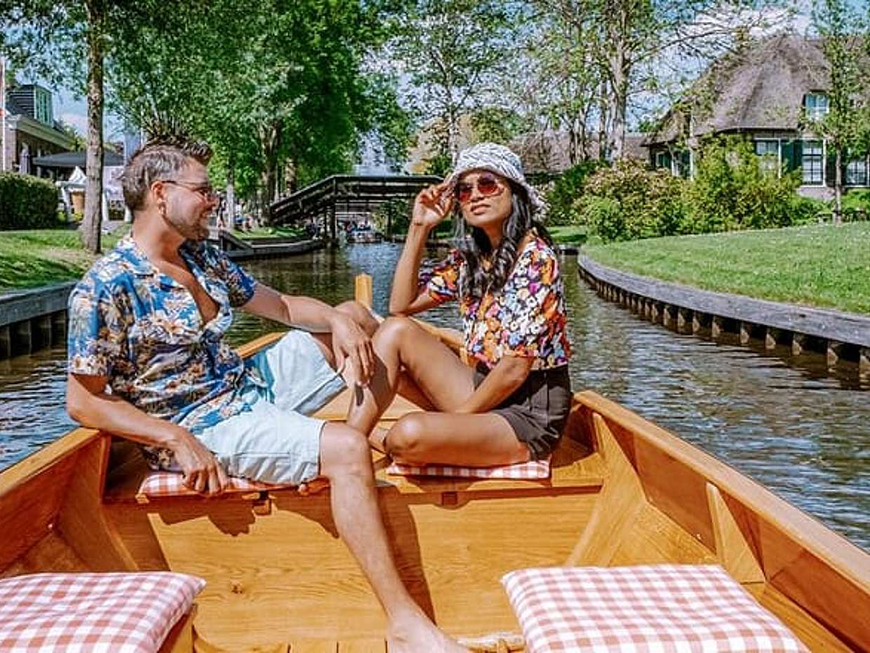"Privé transfer van Amsterdam naar Hamburg, met een stop van 2 uur in Giethoorn, Nederland.", photo 3