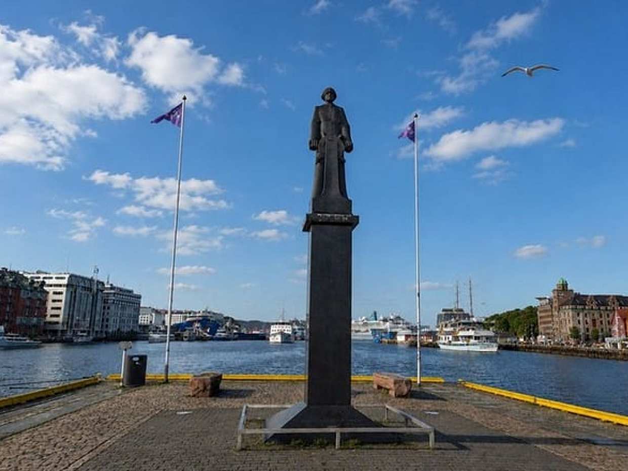 Bergen Scavenger Hunt & Highlights Self-Guided Walking Tour, photo 3