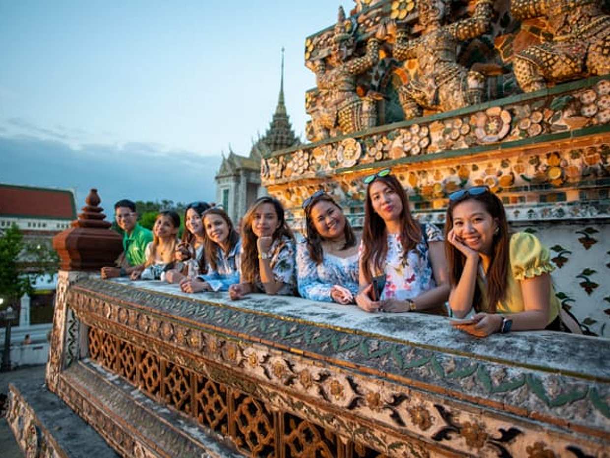 Wat Pho & Wat Arun Walking Tour with Professional Guide