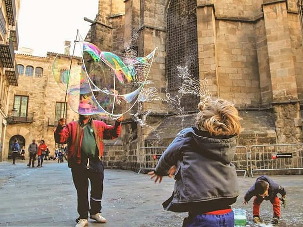 Family Private Tour: Churros, Hot Chocolate & Games in Barcelona in Spain