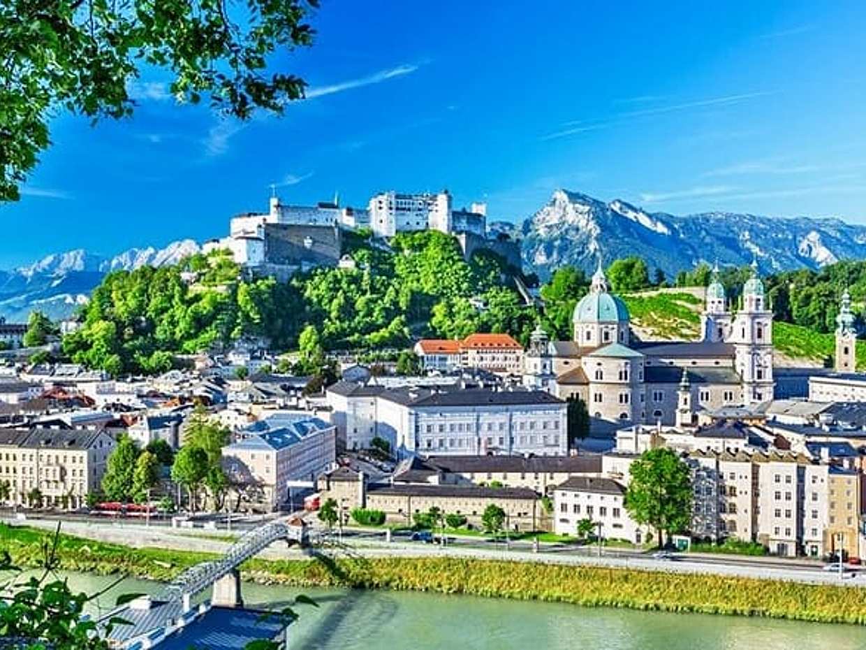 Private Transfer from Prague to Salzburg with local English-speaking driver