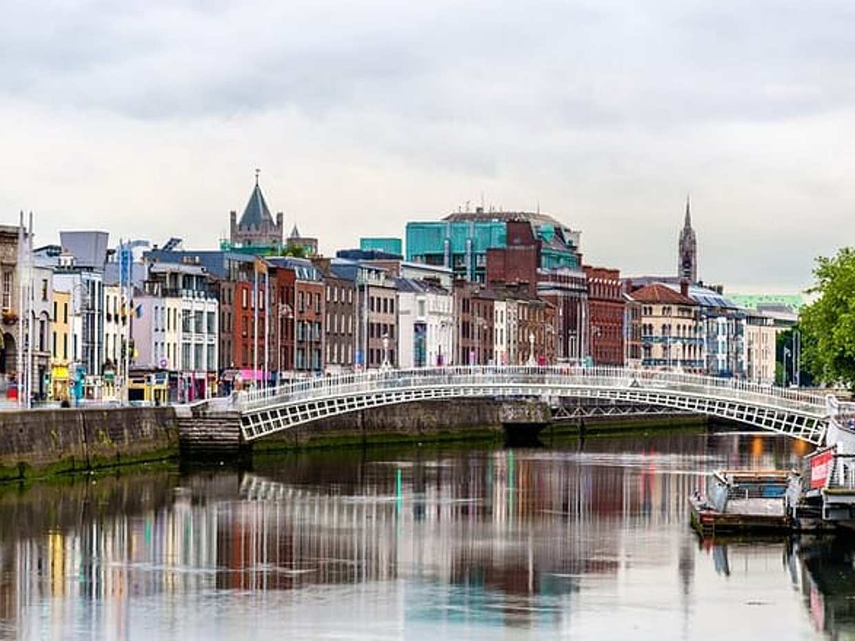 The Dublin Incident: Alien, Whiskey & Clues Exploration Game in Ireland, photo 5