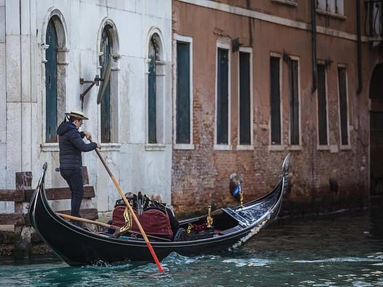 Discover the Wonders of Venice: Guided Tour with Romantic Gondola Ride, photo 3