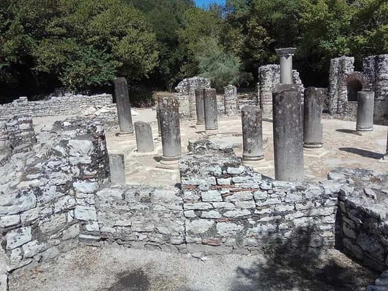 The beauty of South: Butrint, Gjirokaster and Blue Eye spring, photo 2