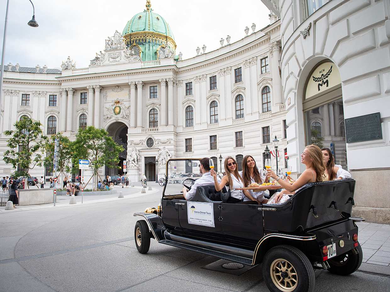 Wiedeńskie Śniadanie i Zwiedzanie Miasta Kultury Zegarem Zabytkowym w Austrii, photo 4