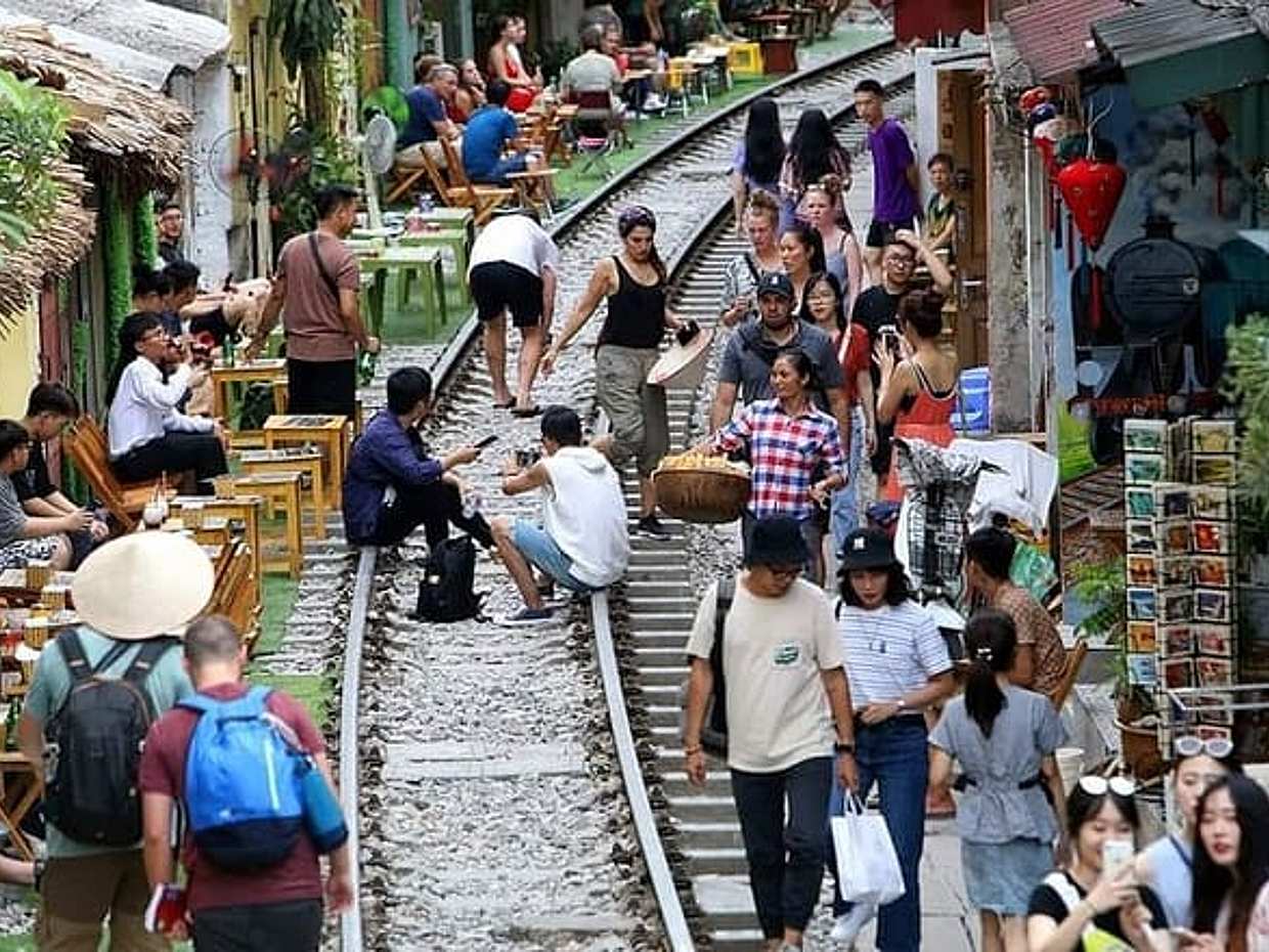 Hanoi City Walking Tour Explore Local Culture and Train Street, photo 2