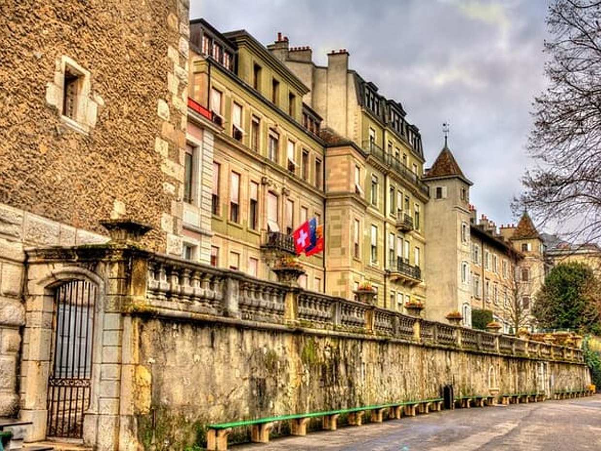 Geneva Scavenger Hunt & Highlights Self-Guided Walking Tour