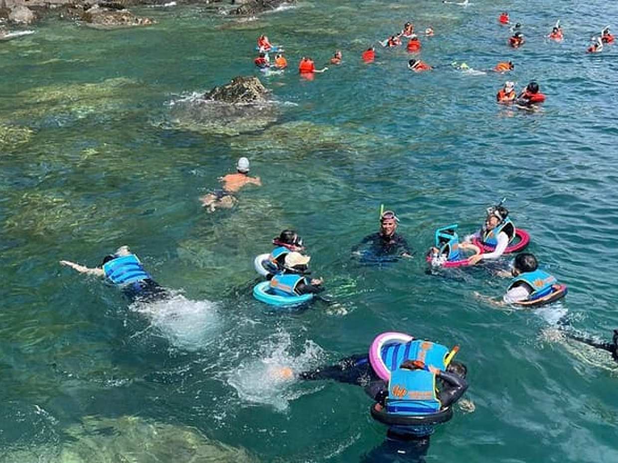Snorkeling, Cocktail, Musica dal vivo e Tour in Crociera a Nha Trang in Vietnam, photo 5