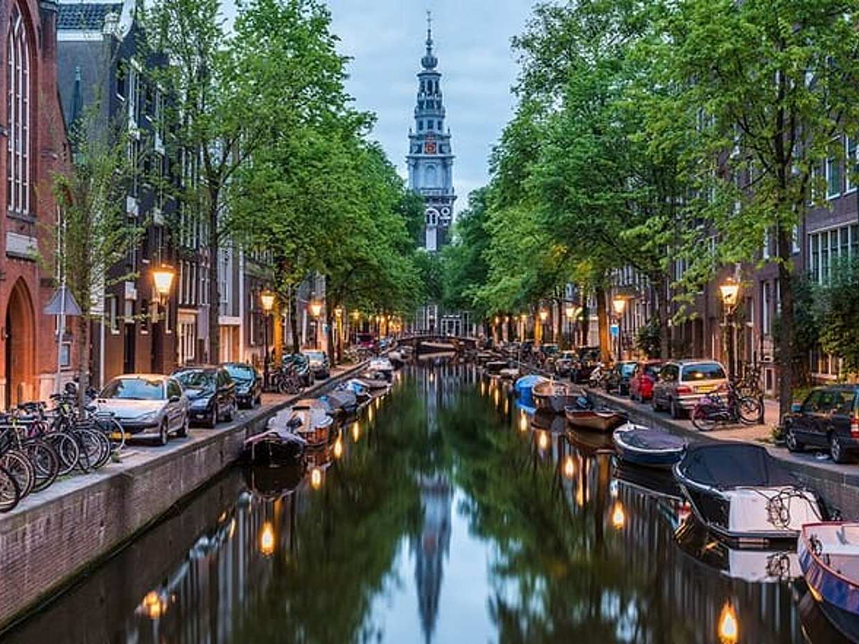 "Privé transfer van Brussel naar Amsterdam, met een stop van 2 uur in Delft in België.", photo 4