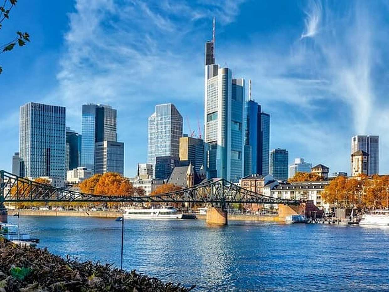 Privétransfer van Brugge naar Frankfurt, 2 uur stop in Bonn in België.