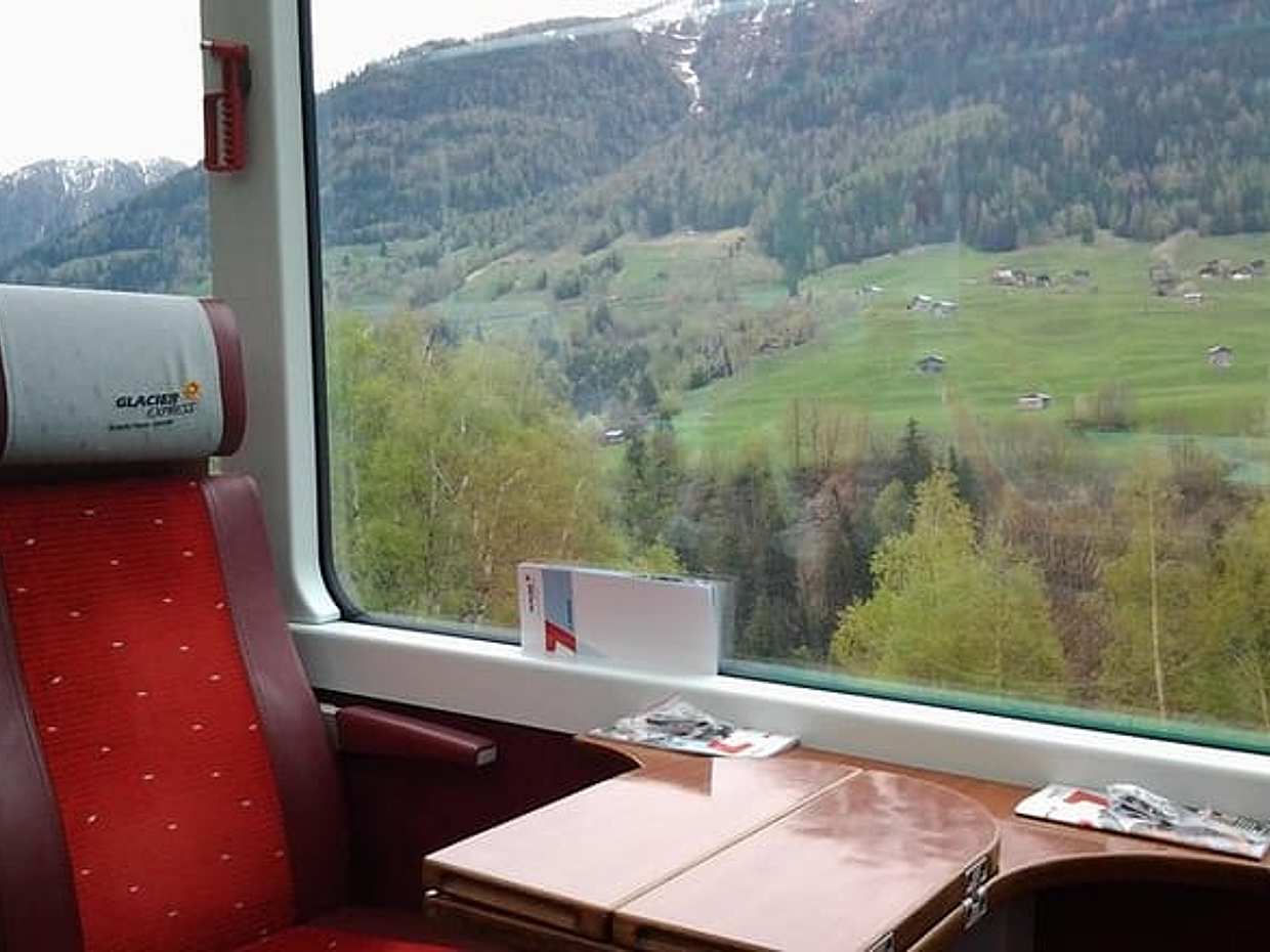 Glacier Express Panoramic Train Round Trip from Zürich With Private Guide  in Switzerland, photo 2