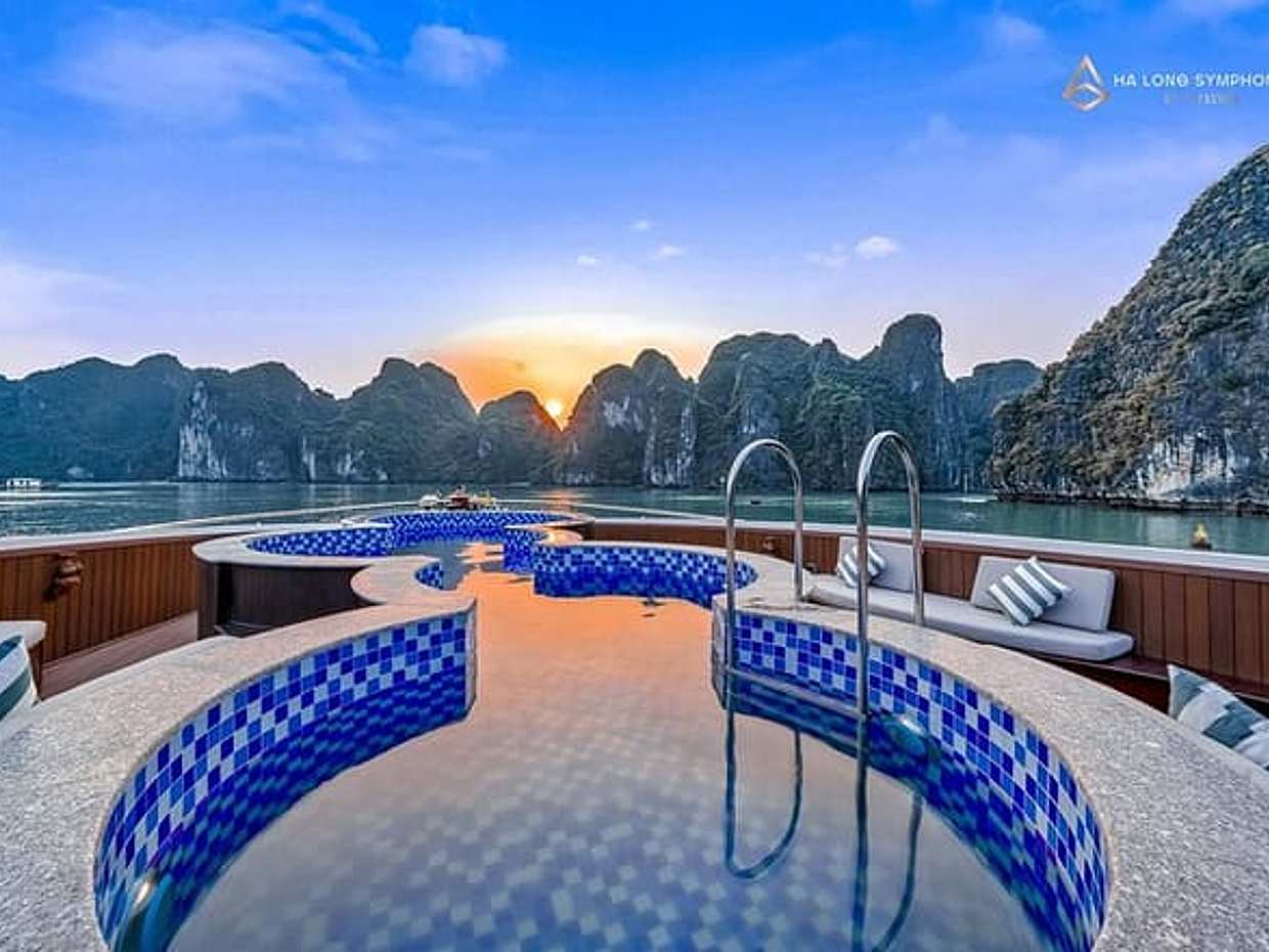 Ha Long Bay Symphony 5 Star Cruise with Buffet Lunch and Jacuzzi, photo 4