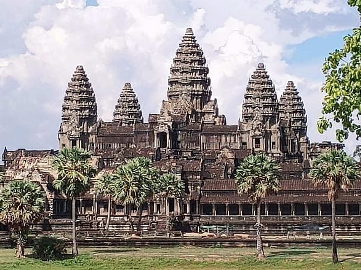 2-Day Private Siem Reap: Angkor Temples & Floating Village, photo 2