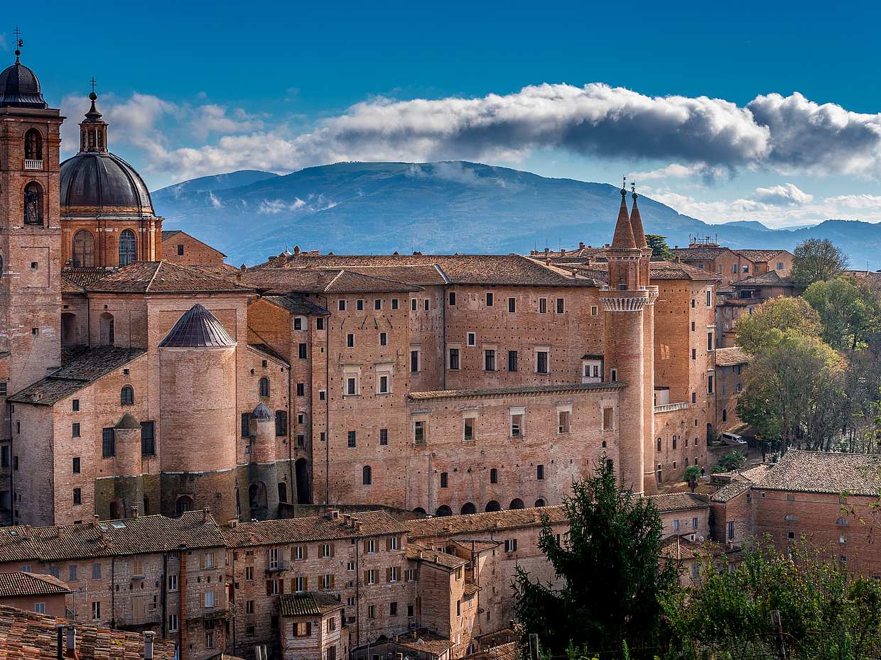 Urbino Stadtrundgang in Italien
