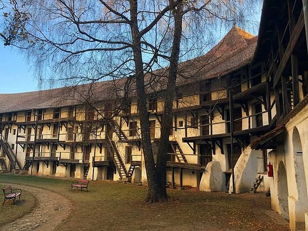 Romanya, Brașov'daki Burzenland'da bulunan Bran Kalesi ve Sakson Tahkimatlarının Tarihini Deneyimleyin, photo 5