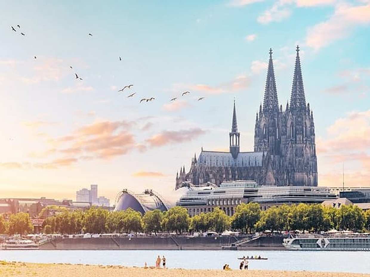 Private transfer from Amsterdam to Cologne, 2h stop in Utrecht in Netherlands
