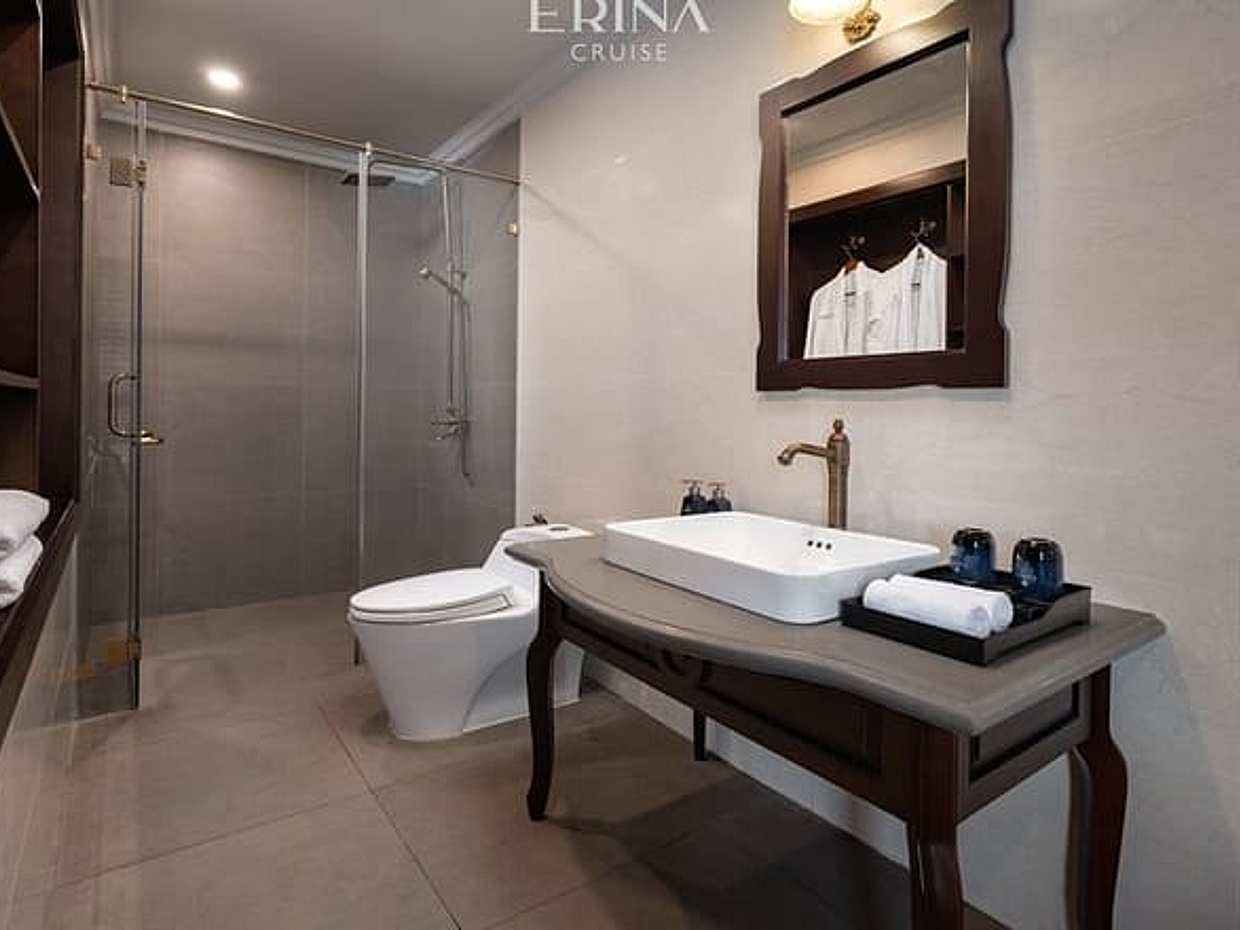 Halong & Lan Ha Bay 2D1N Luxury Cruise with Pool & Activities in Vietnam, Ha Long, photo 3