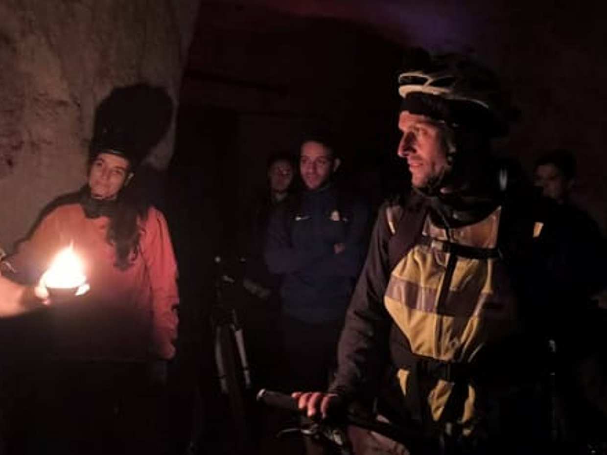 Appia Antica et le Labyrinthe Souterrain de Rome à Ebike : une expérience entre ombre et lumière sans équivalent en Italie
